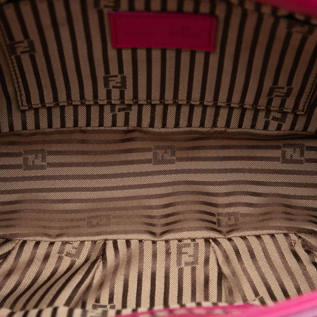 Fendi Leather Fendista Pochette Crossbody Pink Leather Very good condition - Model View