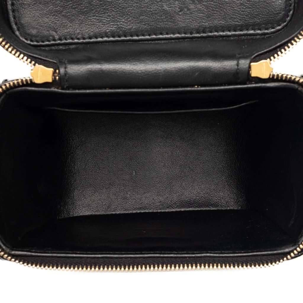 Saint Laurent Matelasse Patent Monogram Vicky Vanity Bag Black Leather Very good condition - Model View