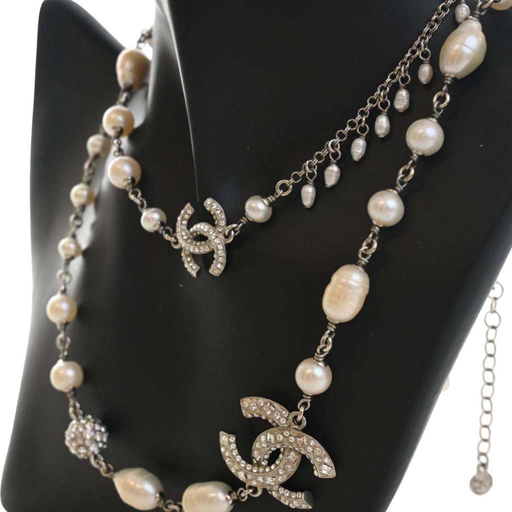 Chanel CC Brass Strass Faux Pearl Baroque Chain Long Necklace Silver Metal Very good condition - Box View