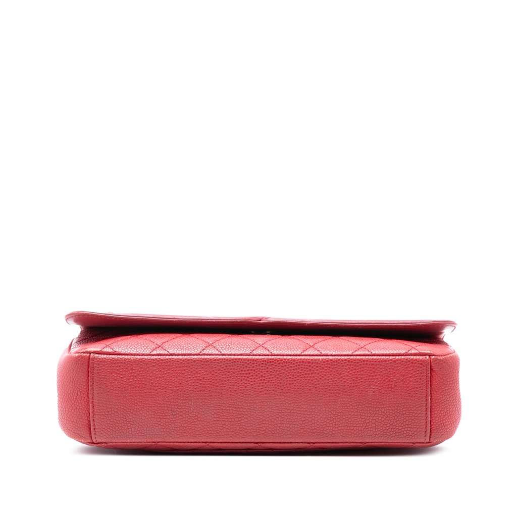 Chanel Medium Caviar CC Filigree Flap Red Leather Very good condition - Inside View