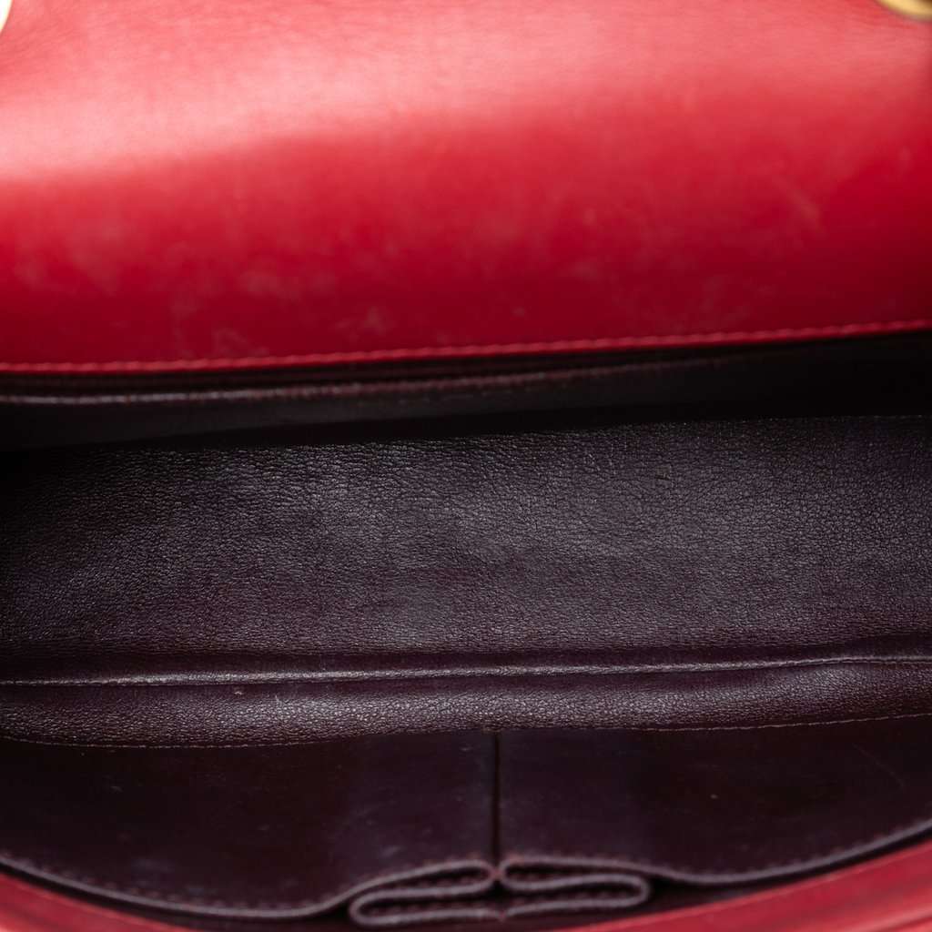 Chanel Medium Caviar CC Filigree Flap Red Leather Very good condition - Model View