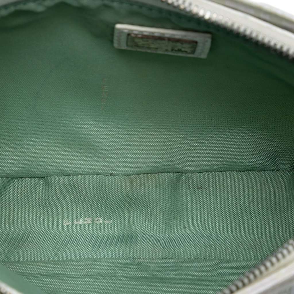 Fendi Zucchino Canvas Pochette White Very good condition - Model View