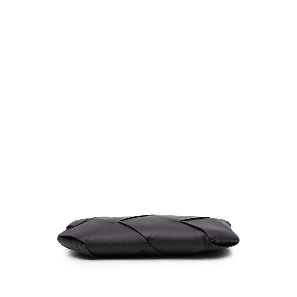 Bottega Veneta Maxi Intrecciato Leather Clutch Black Leather Very good condition - Inside View