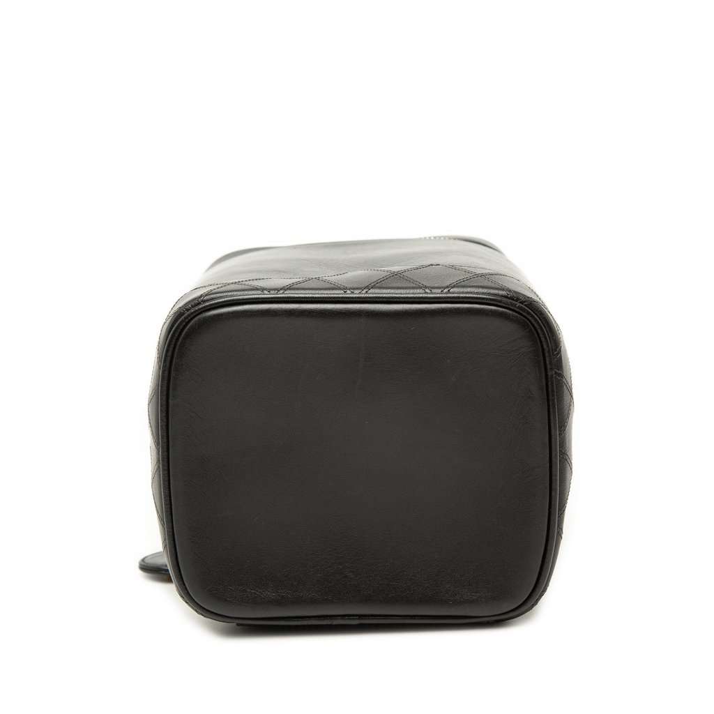 Chanel CC Lambskin Vanity Case Black Leather Very good - Inside View