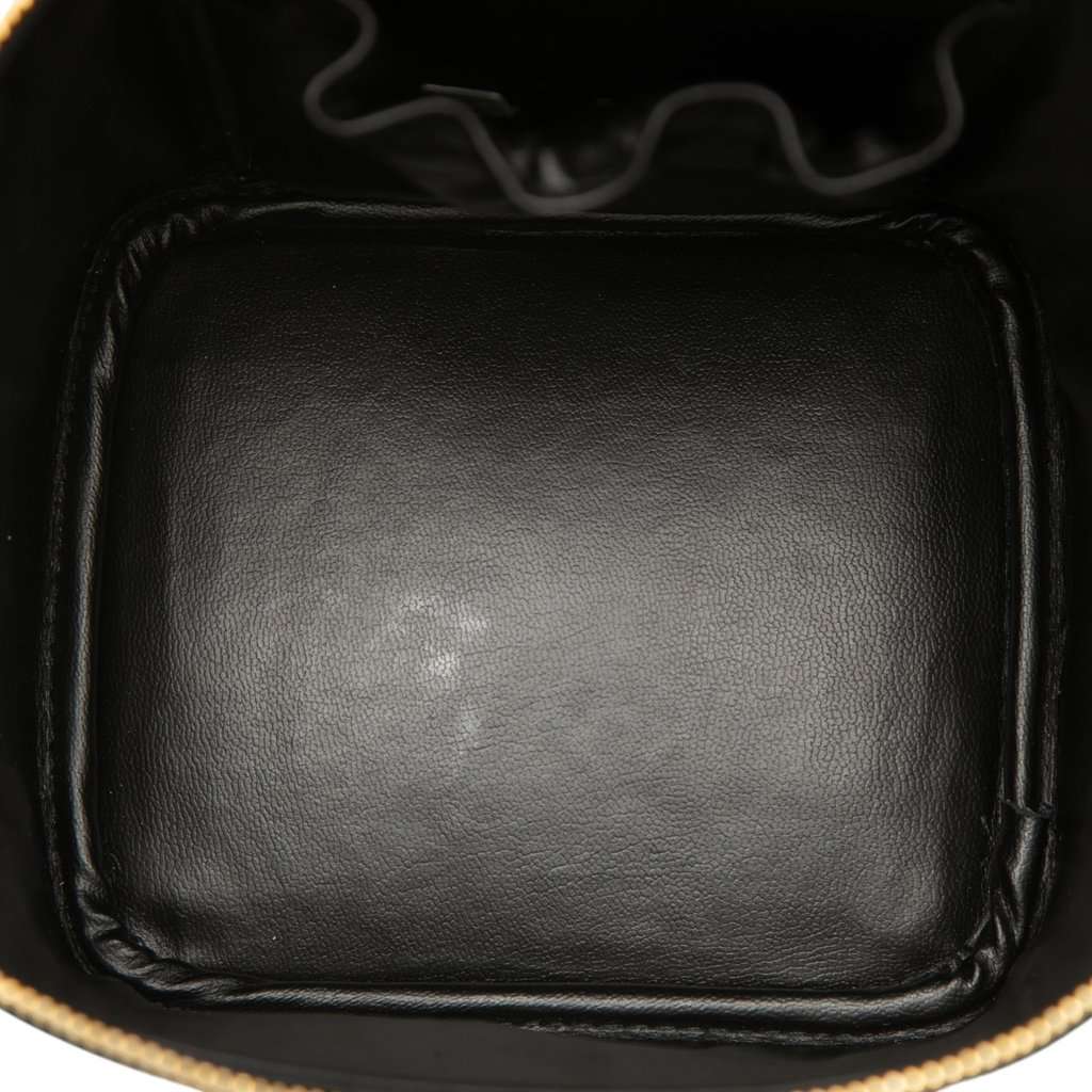 Chanel CC Lambskin Vanity Case Black Leather Very good - Model View