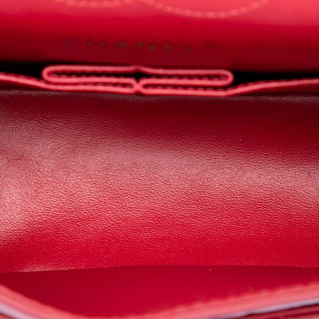 Chanel Quilted Aged Calfskin Reissue 2.55 Single Flap 224 Red Leather Very good condition - Model View