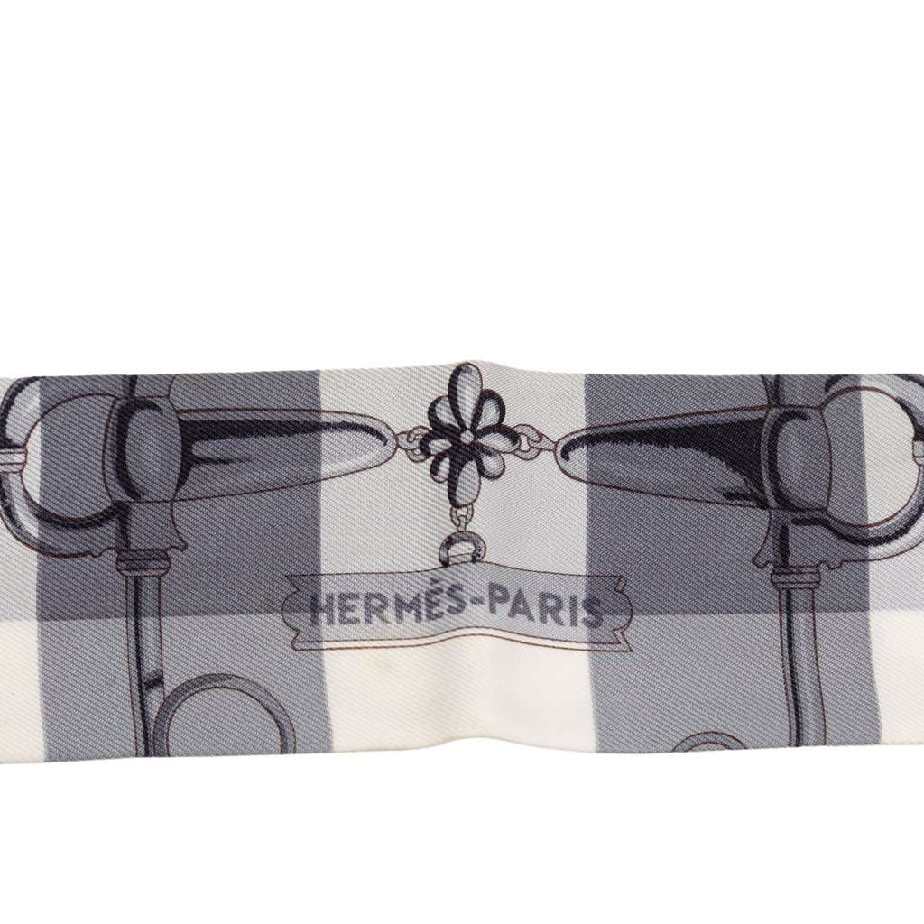 Hermès Mors Et Gourmettes Vichy Silk Twilly Scarf MultiColor Very good condition - Back View