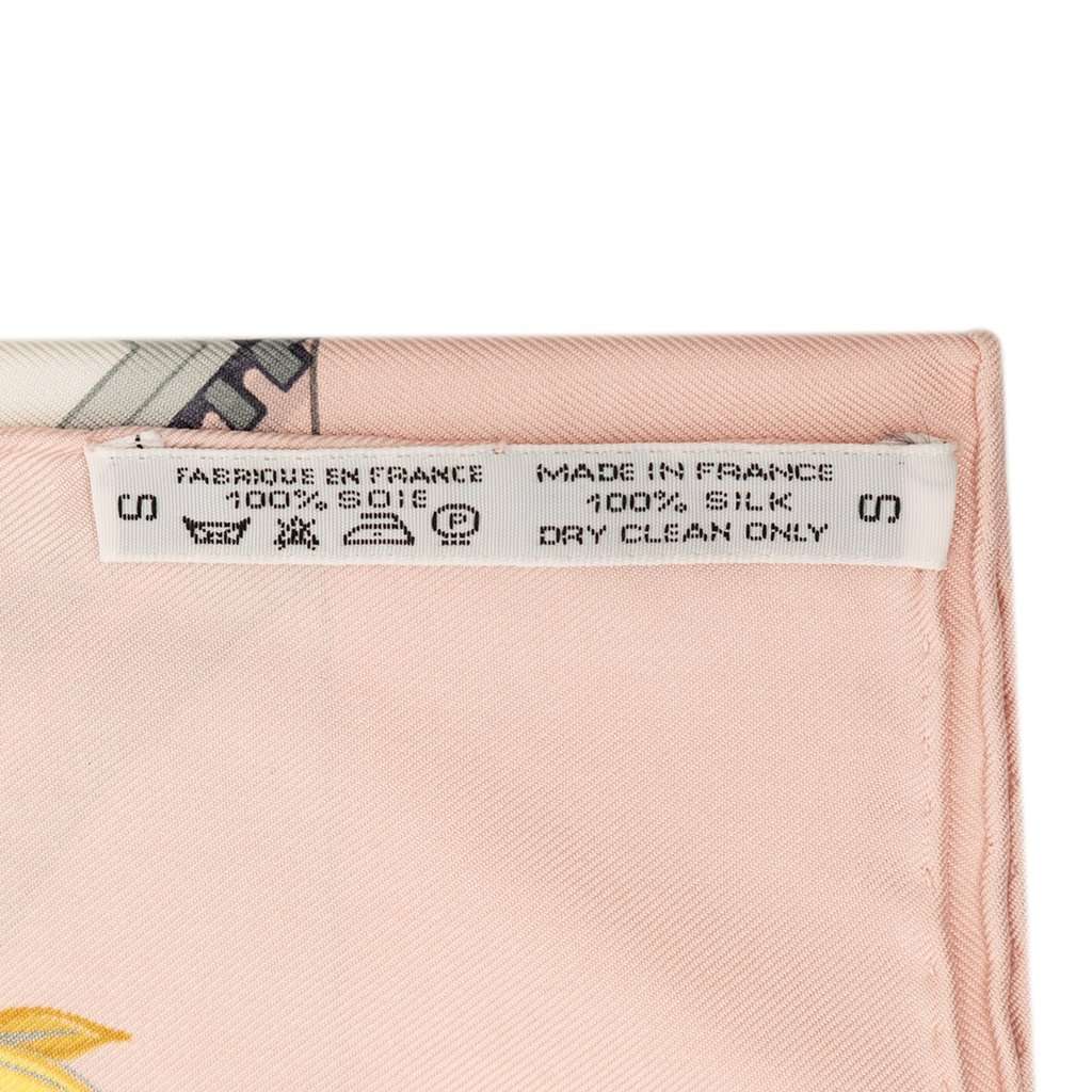 Hermès Bordeaux Porte Oceane Silk Scarf 90 Pink Very good condition - Back View