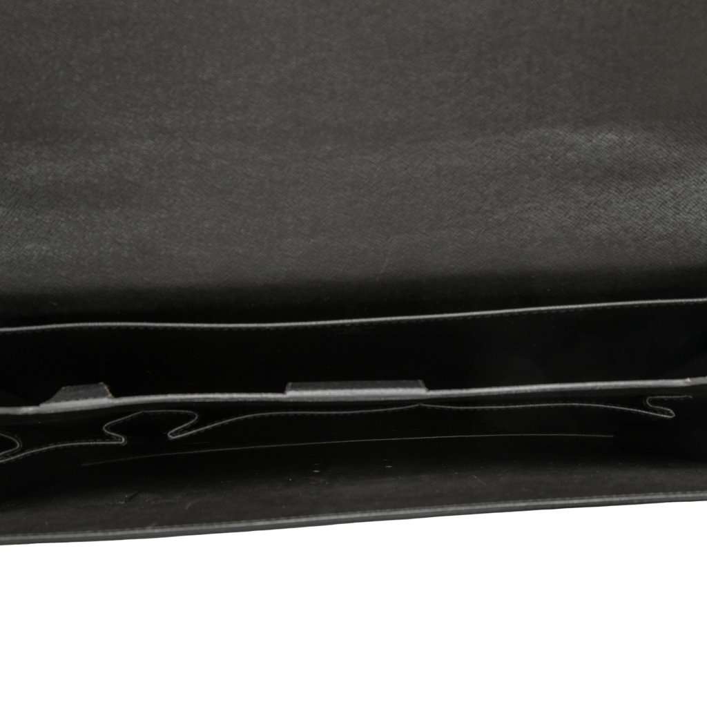 Louis Vuitton Taiga Robusto 2 Black Leather Good condition - Model View