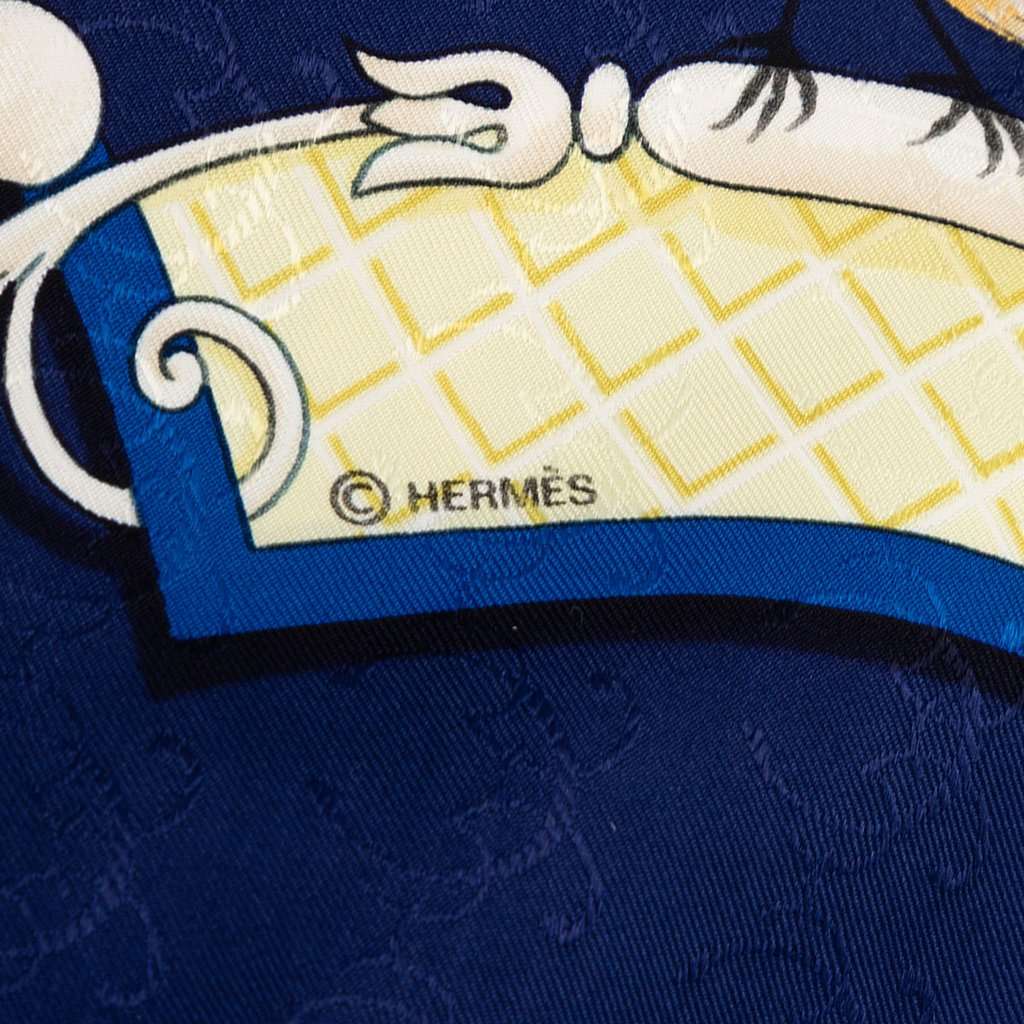 Hermès La Cle des Champs Silk Scarf 90 Blue Never worn - Inside View