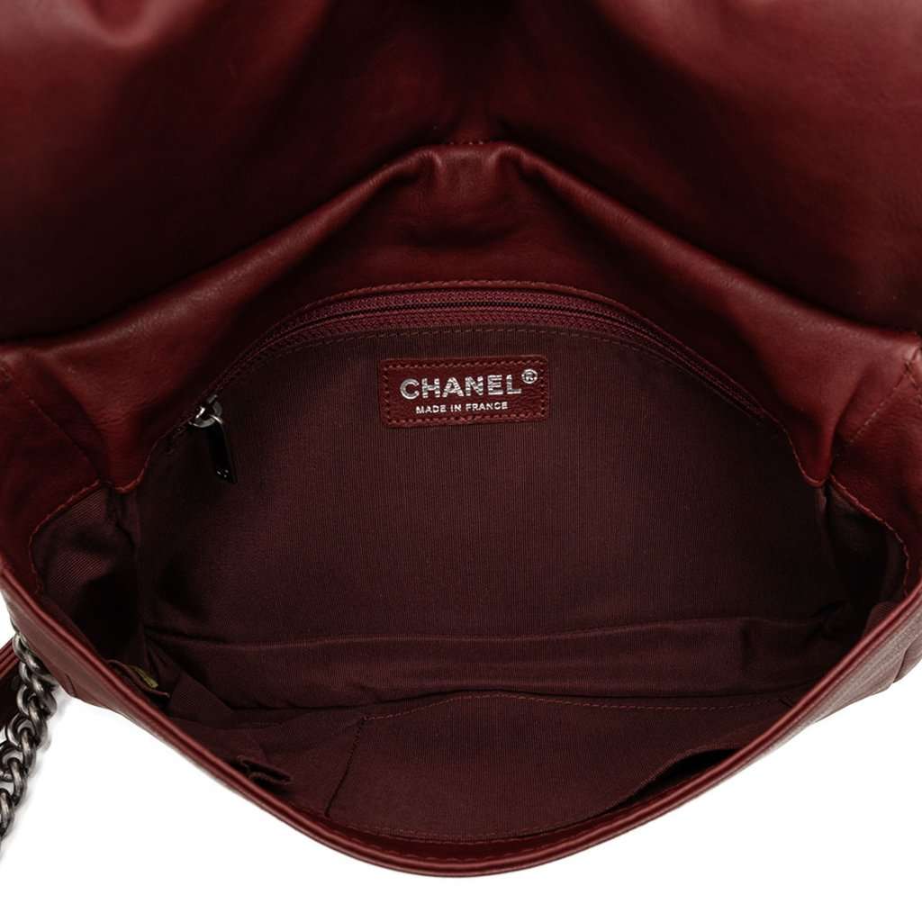 Chanel Paris Dallas Medium Quilted Calfskin Cowboy Boy Flap Red Leather Very good condition - Model View