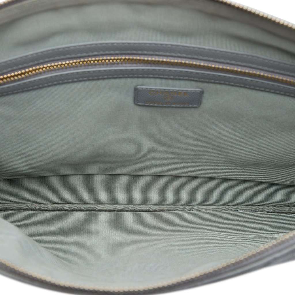 Chanel Large Quilted Caviar O Case Clutch MultiColor Leather Very good - Model View