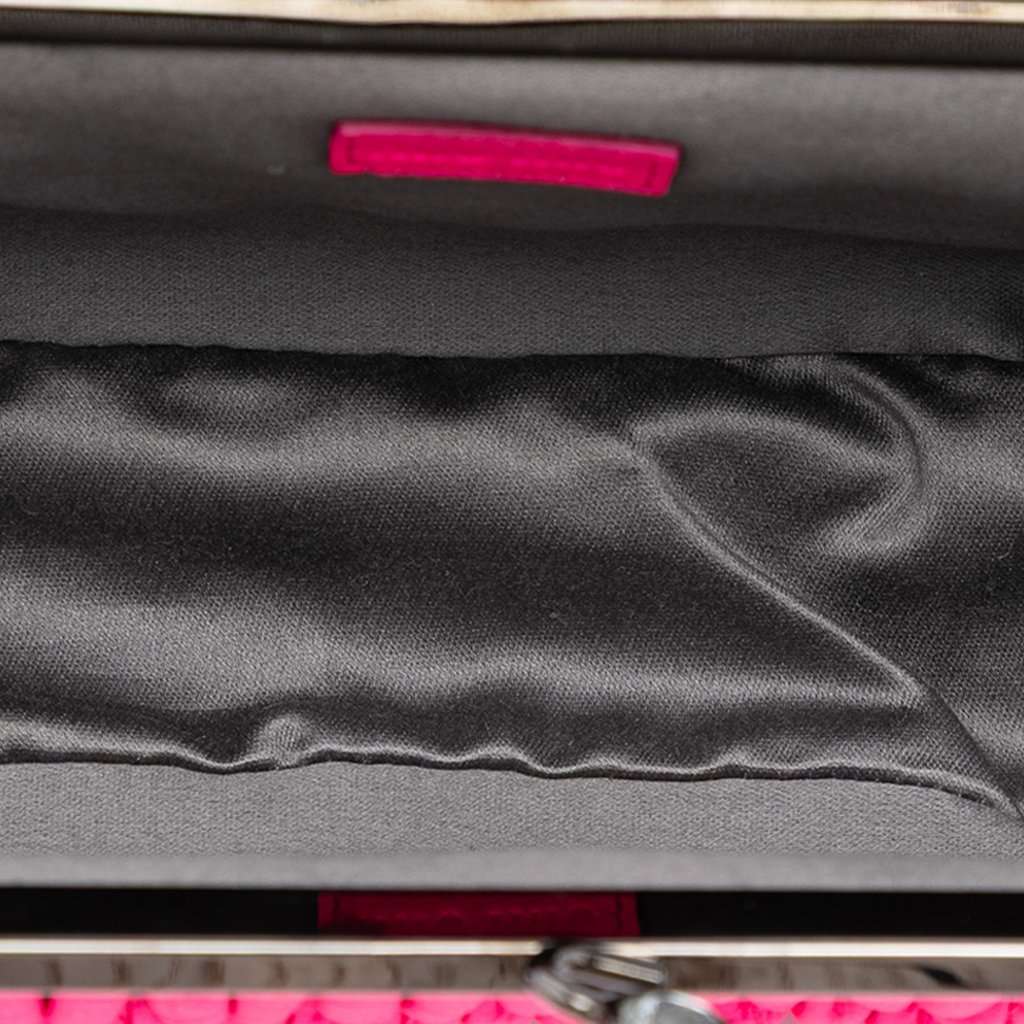 Miu Miu Matelasse Nappa Kiss Lock Frame Clutch Pink Leather Very good condition - Model View