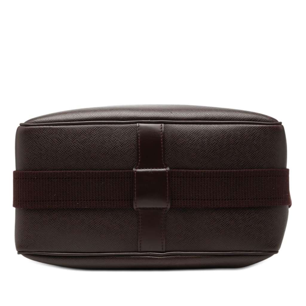 Louis Vuitton Taiga Reporter PM Red Leather Very good condition - Inside View