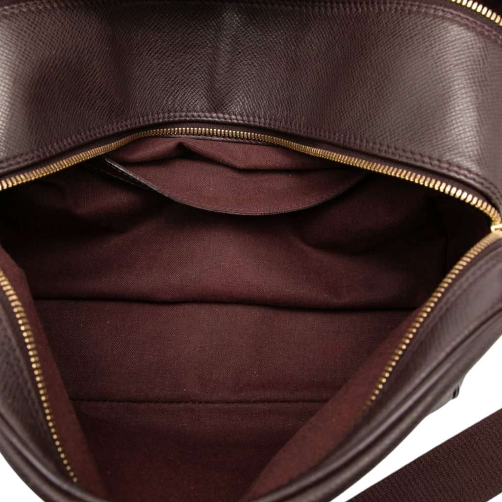 Louis Vuitton Taiga Reporter PM Red Leather Very good condition - Model View