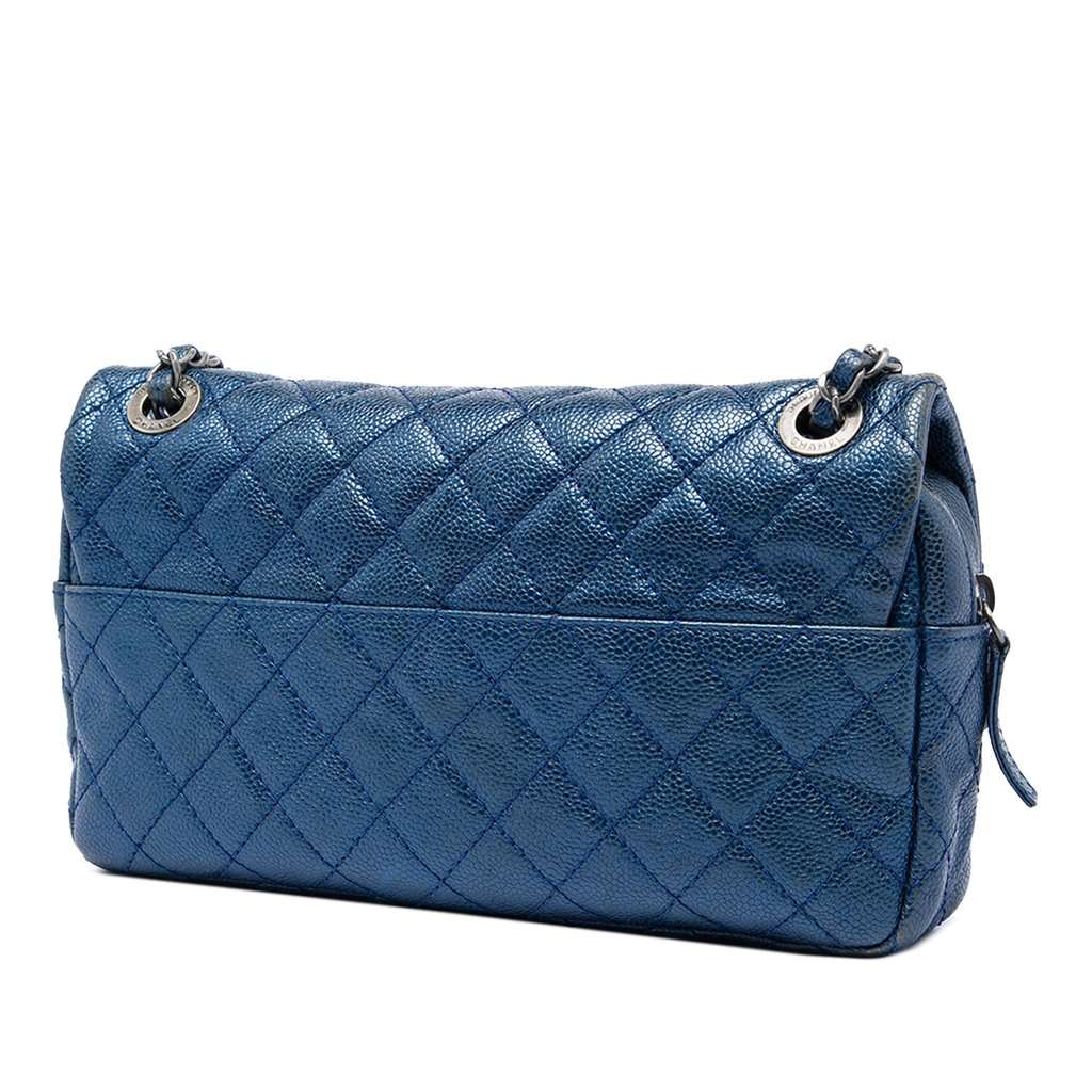 Chanel Medium Quilted Iridescent Caviar Easy Flap Blue Leather Very good condition - Back View