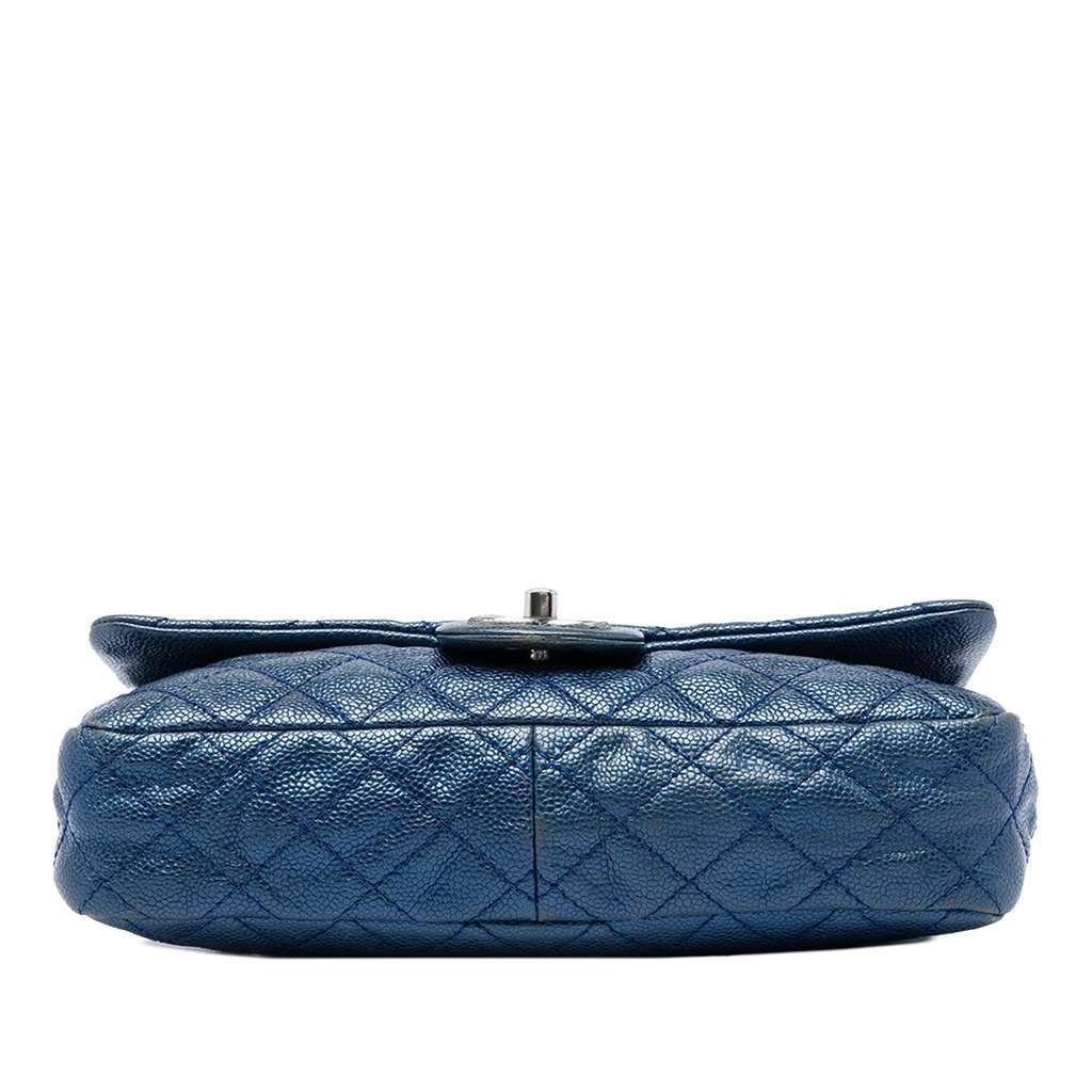 Chanel Medium Quilted Iridescent Caviar Easy Flap Blue Leather Very good condition - Inside View