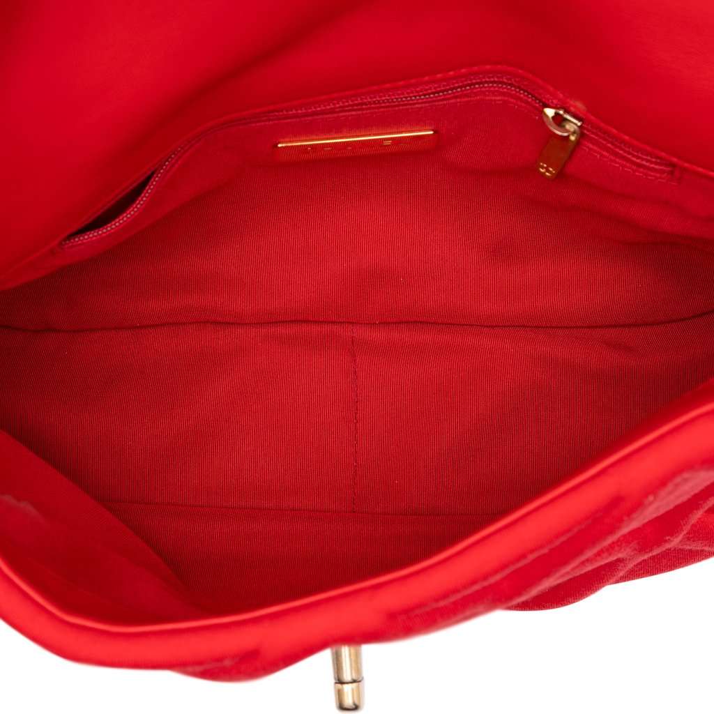 Chanel Medium Jersey 19 Flap Red Very good condition - Model View