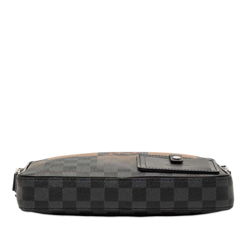 Louis Vuitton Damier Graphite Giant Alpha Messenger Bag Black Very good condition - Inside View