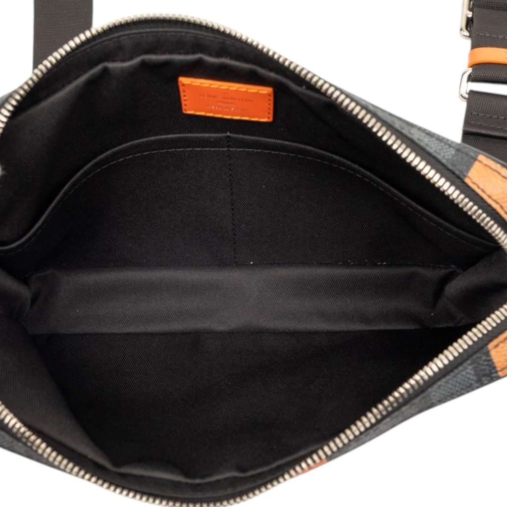 Louis Vuitton Damier Graphite Giant Alpha Messenger Bag Black Very good condition - Model View
