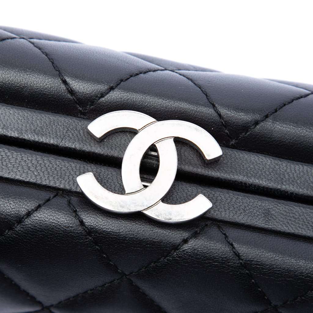 Chanel CC Quilted Lambskin Kiss Lock Minaudiere Chain Crossbody Black Leather Very good condition - Box View