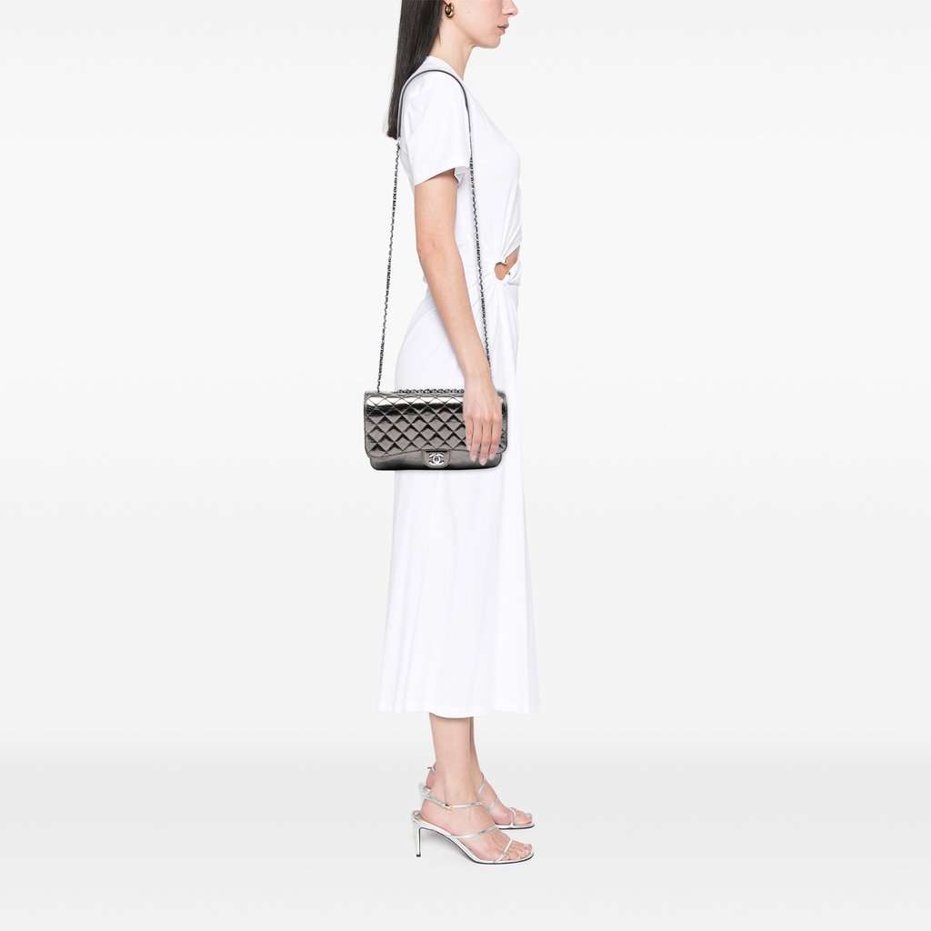 Chanel Medium Metallic Crackled Calfskin Clams Pocket Flap Silver Leather Very good condition - Box View