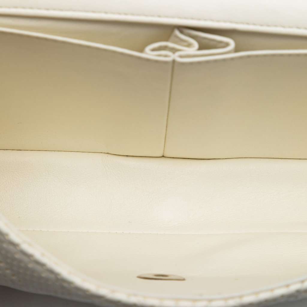 Chanel Classic Perforated Lambskin East West Flap White Leather Very good condition - Model View