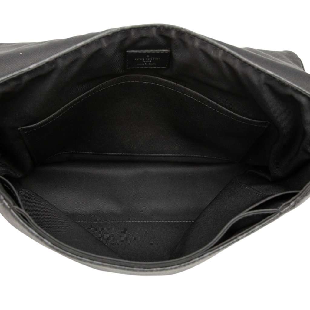 Louis Vuitton Monogram Eclipse District MM Black Very good - Model View