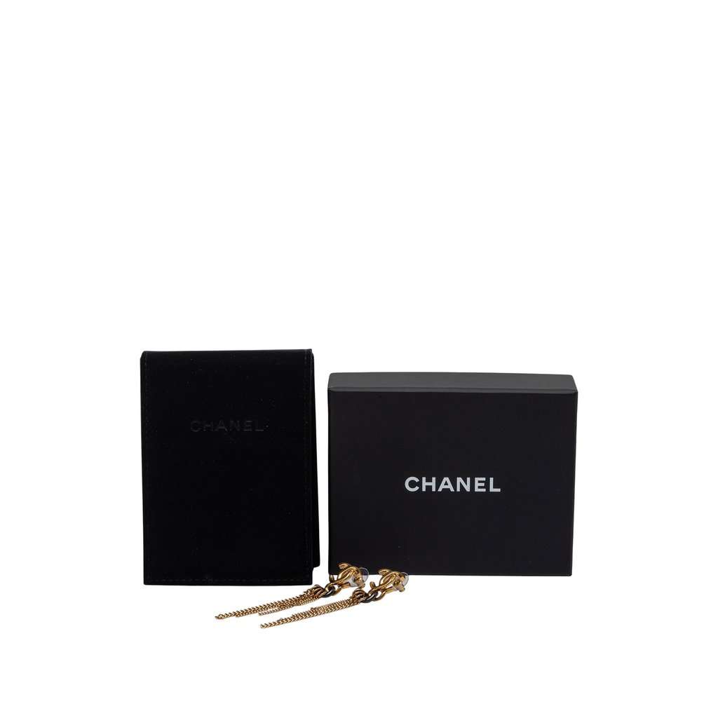 Chanel CC Gold Plated Multi Strand Fringe Drop Push Back Earrings Gold Metal Very good condition - Model View