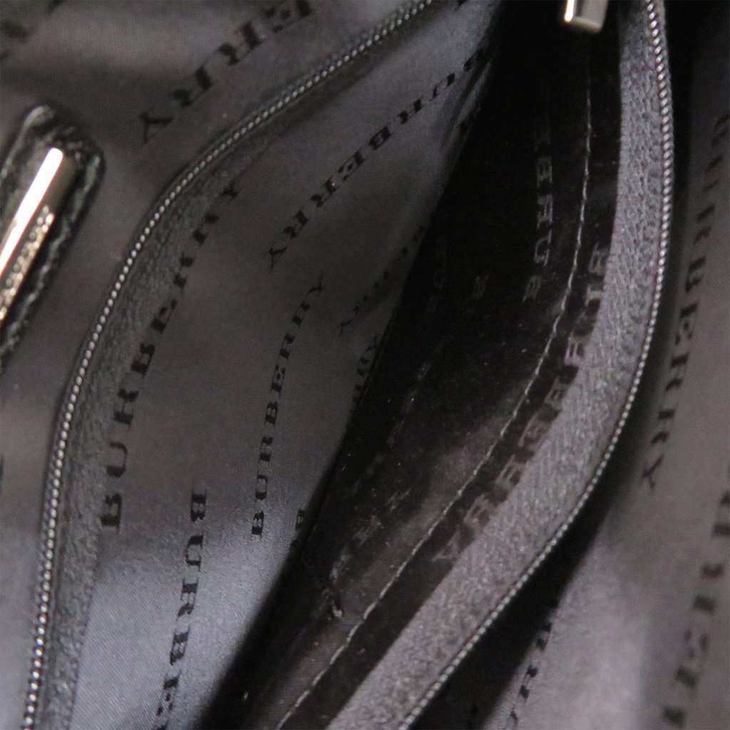 Burberry Leather Clutch Black Leather Very good condition - Model View