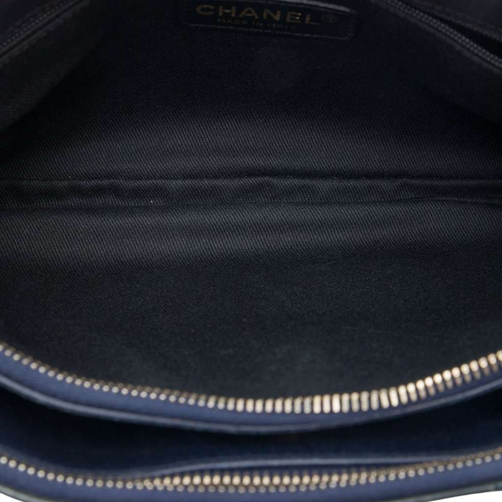 Chanel Quilted Patent CC Crown Double Zip Crossbody Blue Leather Very good condition - Model View