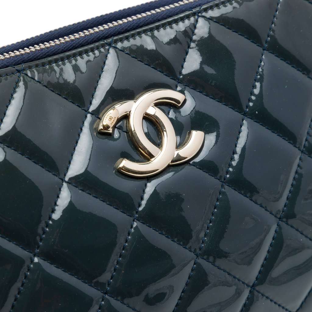 Chanel Quilted Patent CC Crown Double Zip Crossbody Blue Leather Very good condition - Box View