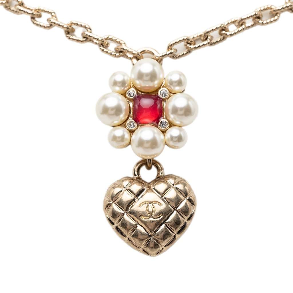 Chanel CC Gold Plated Faux Pearl Flower and Strass Heart Pendant Necklace Gold Metal Very good condition - Back View
