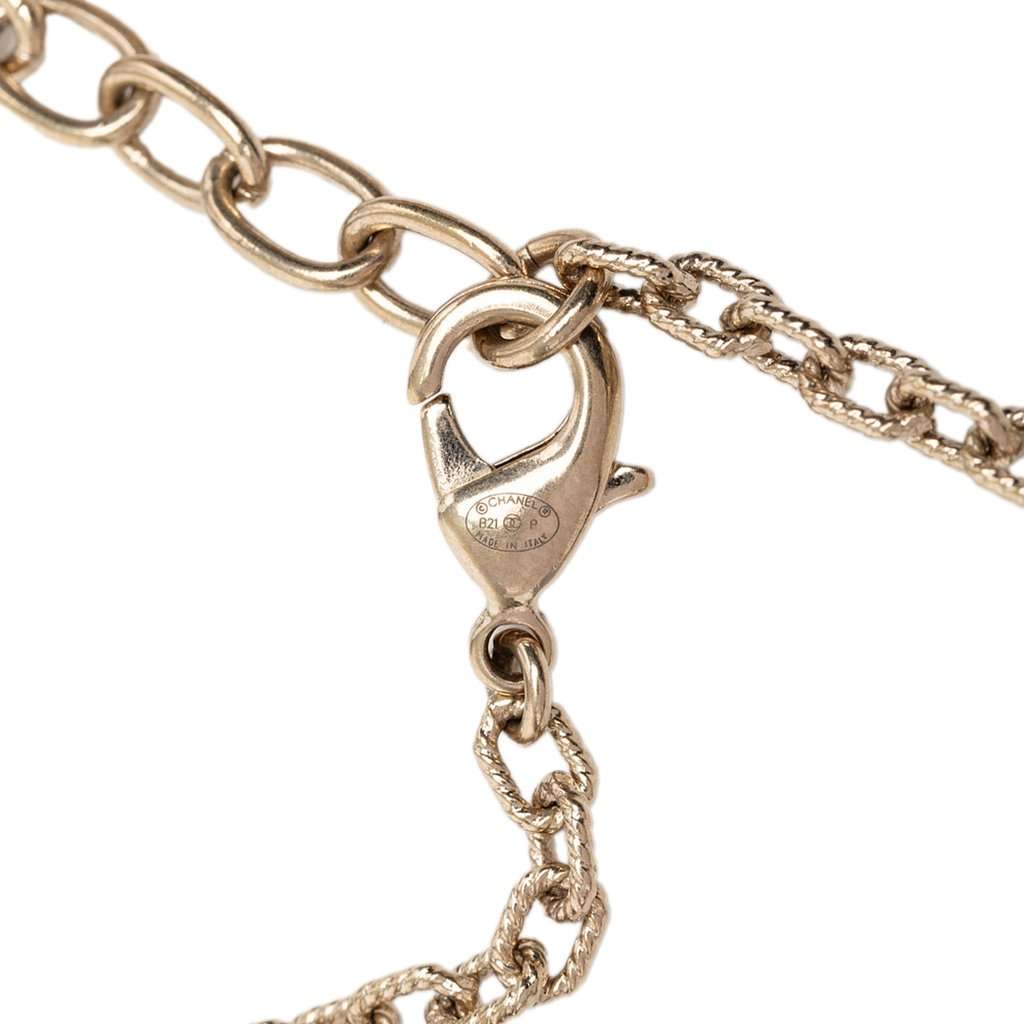 Chanel CC Gold Plated Faux Pearl Flower and Strass Heart Pendant Necklace Gold Metal Very good condition - Model View