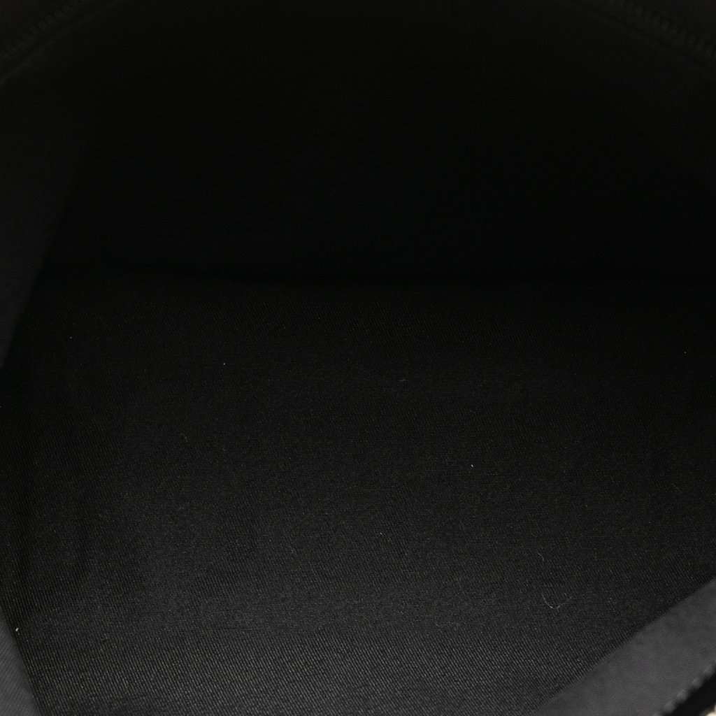 Gucci GG Canvas Crossbody Black Very good condition - Model View