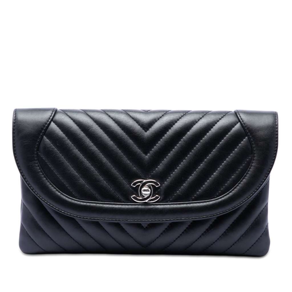 Chanel CC Chevron Lambskin Round Flap Clutch Black Leather Very good condition - Front View