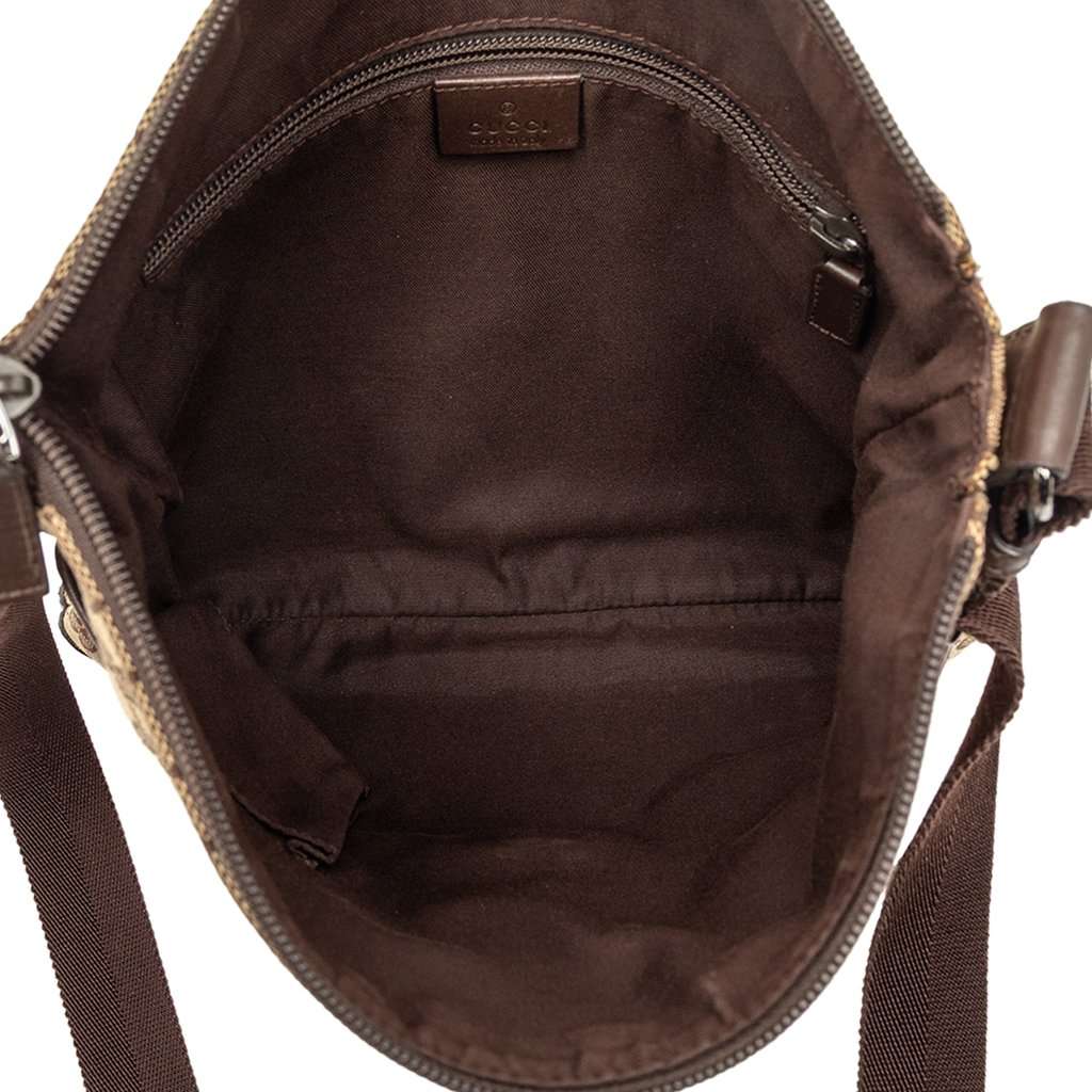 Gucci GG Canvas Crossbody Beige Very good - Model View