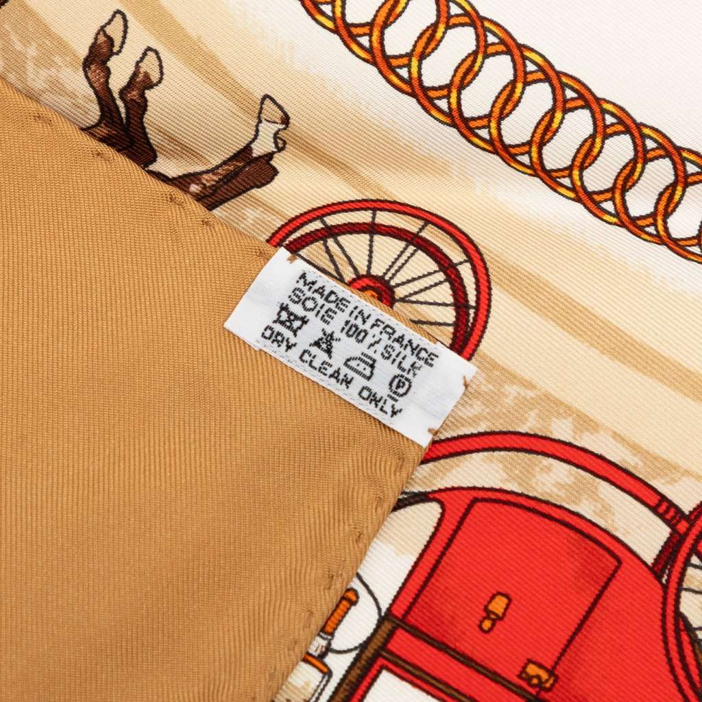 Hermès La Promenade De Longchamps Silk Scarf 90 Beige Very good condition - Model View