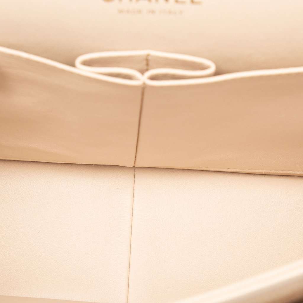 Chanel Jumbo Classic Caviar Double Flap Beige Leather Very good condition - Model View