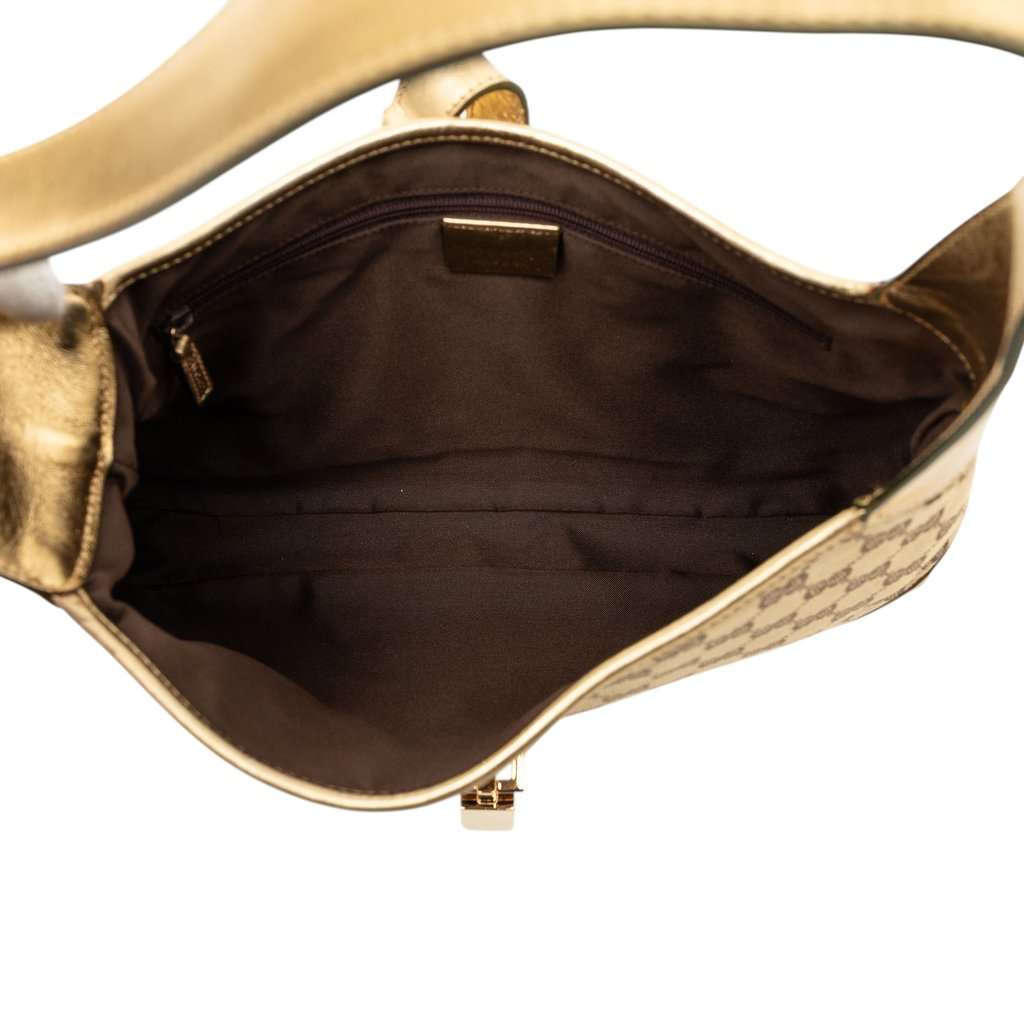Gucci GG Canvas Jackie Shoulder Bag Beige Very good - Model View