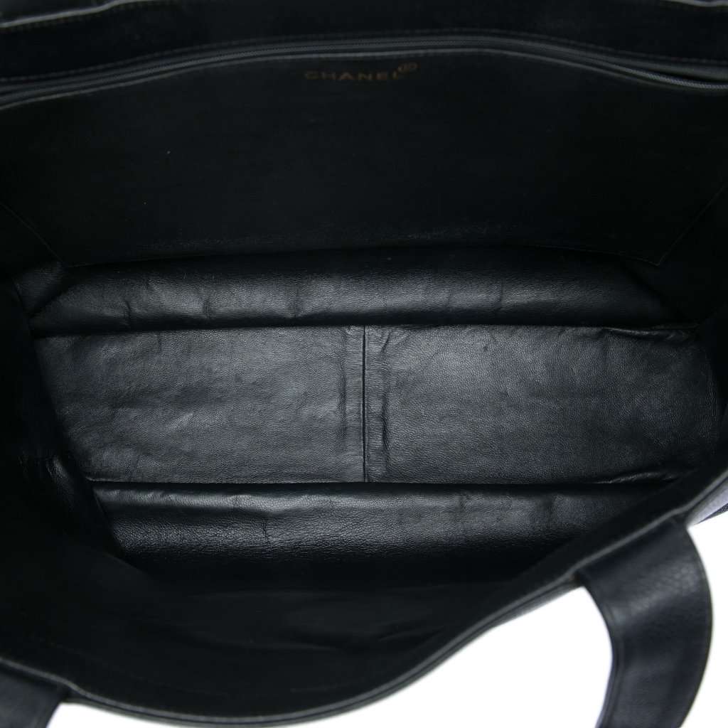 Chanel CC Caviar Tote Black Leather Very good - Model View