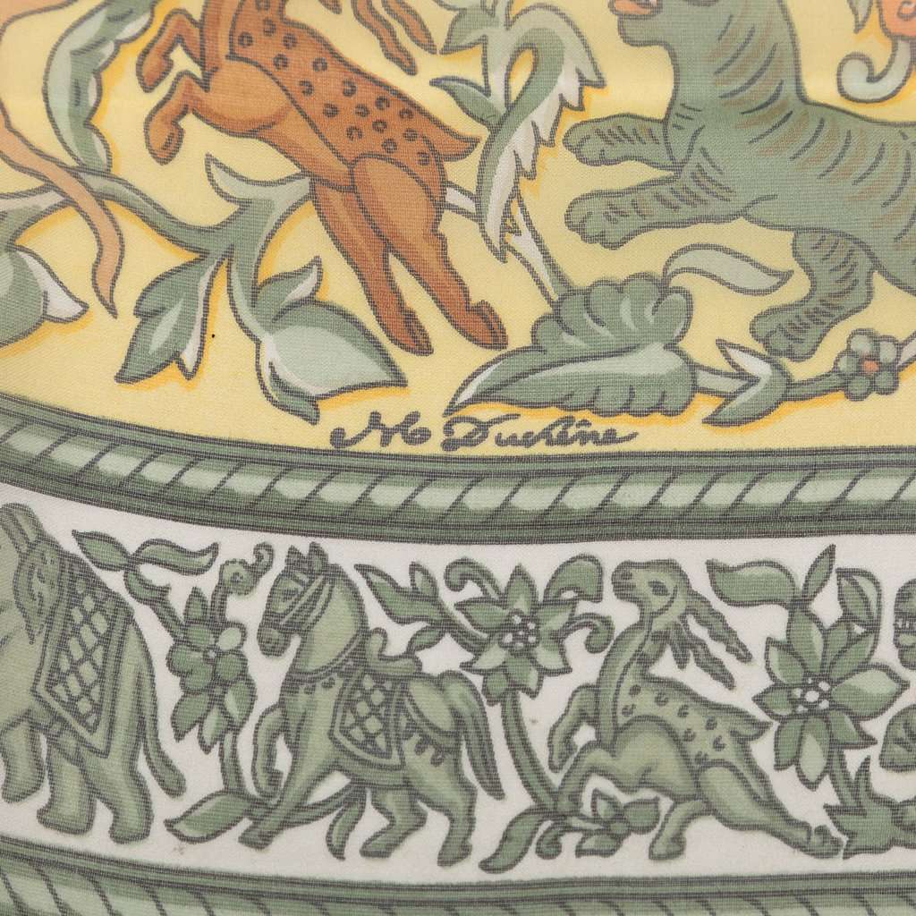 Hermès Chasse en Inde Silk Scarf 90 Yellow Very good - Box View