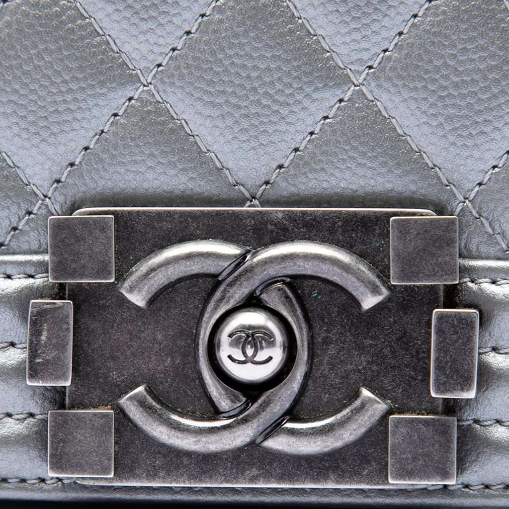 Chanel Old Medium Quilted Metallic Caviar Boy Flap Silver Leather Very good condition - Box View