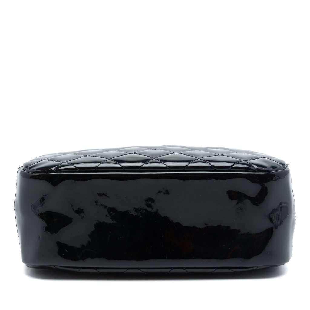 Chanel CC Quilted Patent Cosmetic Pouch Black Leather Very good - Inside View