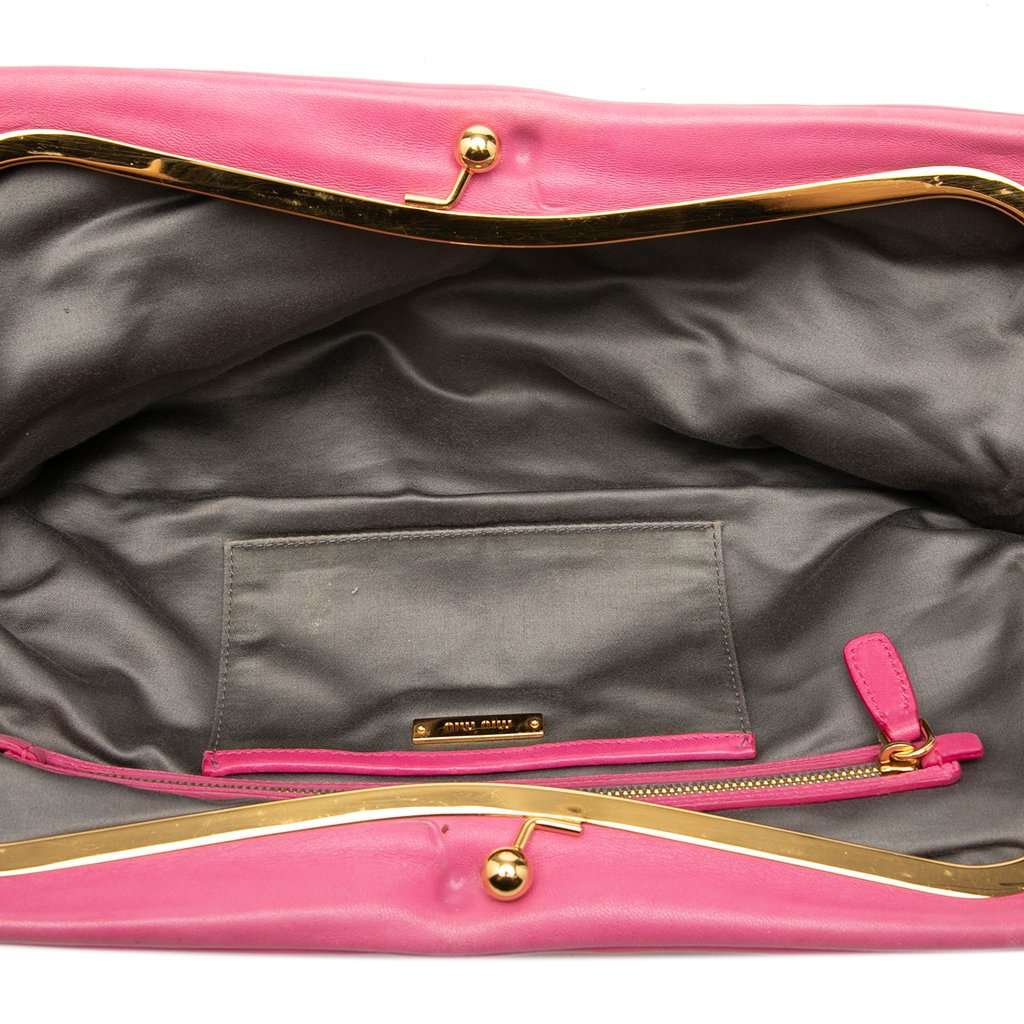 Miu Miu Pleated Nappa Frame Clutch Pink Leather Very good - Model View