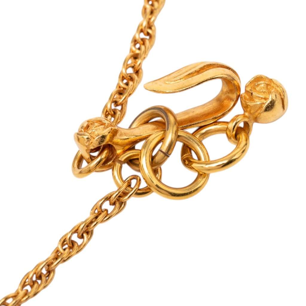 Chanel CC Gold Plated Camellia Pendant Necklace Gold Metal Very good condition - Model View