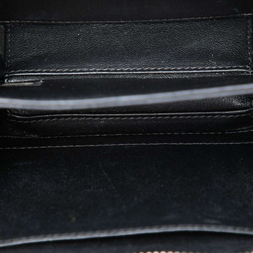 Chanel Small Metallic Caviar CC Filigree Vanity Case Grey Leather Very good condition - Model View