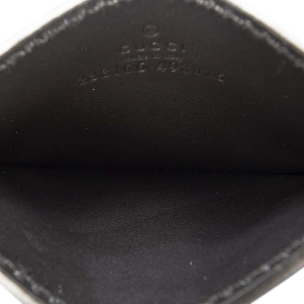 Gucci Guccissima Card Holder Black Leather Never worn, with tag - Model View