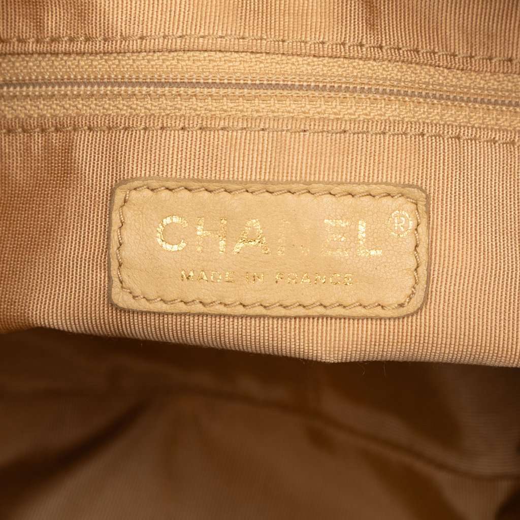 Chanel CC Quilted Caviar Timeless Shoulder Bag Beige Leather Very good condition - Box View