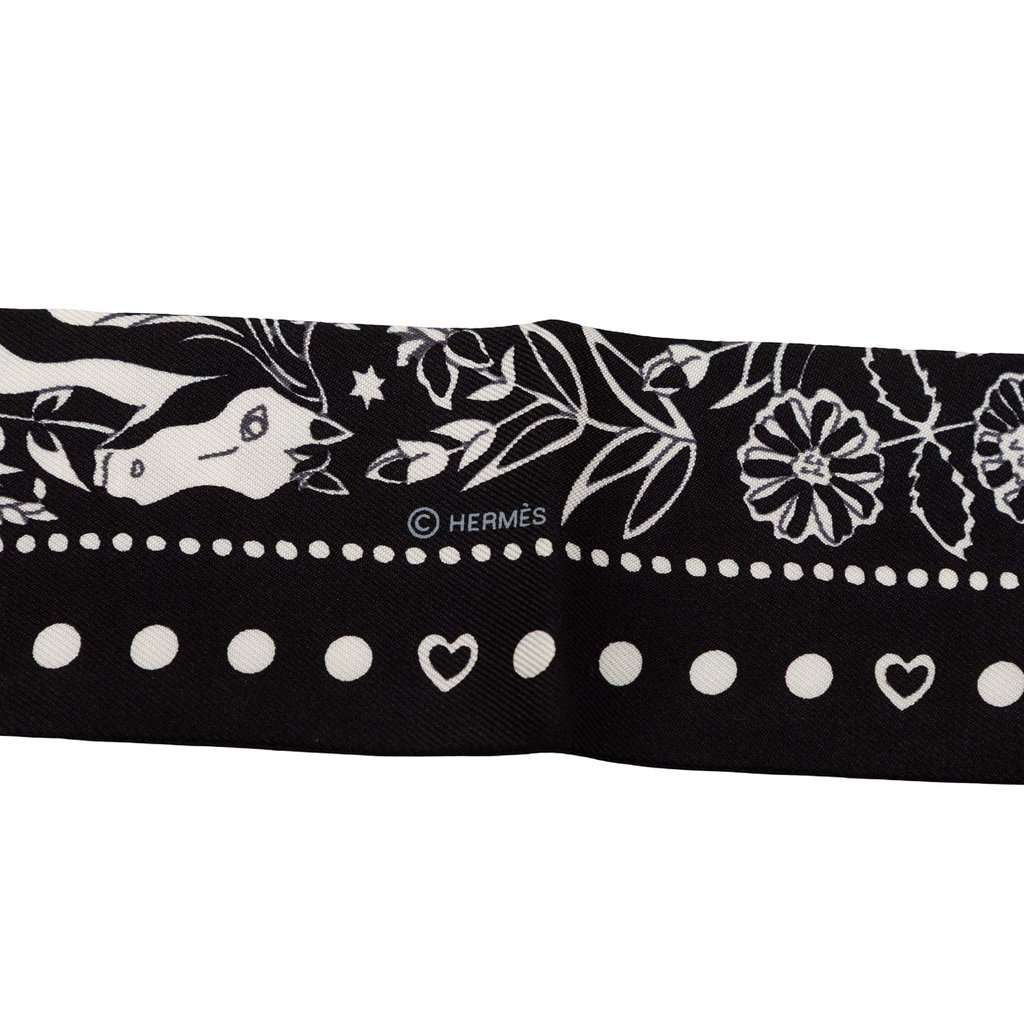 Hermès Peuple du Vent Bandana Twilly Silk Scarf Black Never worn - Model View